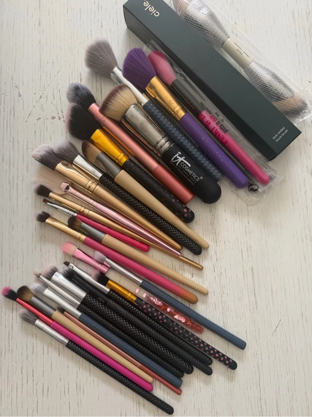 29-Piece Makeup Brush Bundle | IT Cosmetics, Real Techniques, EcoTools & More 🤍